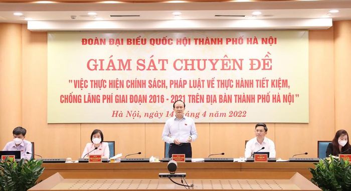 Chủ tịch HĐND thành phố Nguyễn Ngọc Tuấn phát biểu kết luận buổi giám sát.