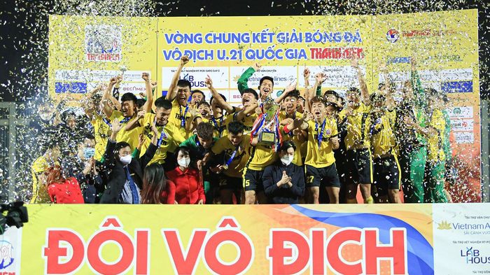 HLV Guillaume Graechen chứng tỏ sự mát tay của mình ở Học viện này với 4 thành tích ấn tượng sau 3 năm gần nhất. Ảnh: TQ