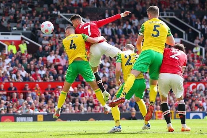 Ronaldo nhân đôi cách biệt từ cú đánh đầu hoàn hảo này