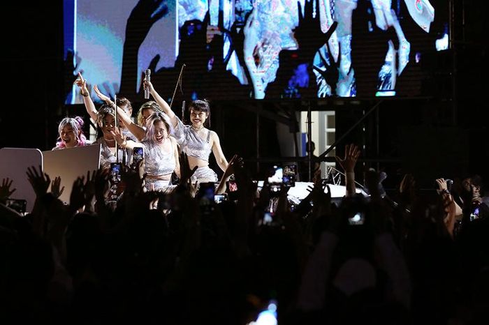 6 cô gái của "ABBA Fake" đã "cháy" hết mình để mang đến những tiết mục tuyệt vời nhất rên sân khấu 