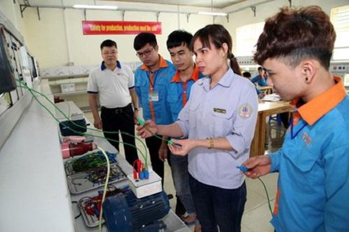 Giỏi một nghề là yếu tố quyết định đến tương lai của mỗi người. Ảnh minh họa