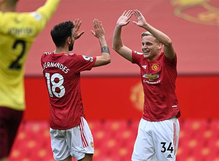 Với Ten Hag, MU sẽ đá với cặp tiền vệ tấn công Bruno Fernandes - Van de Beek?