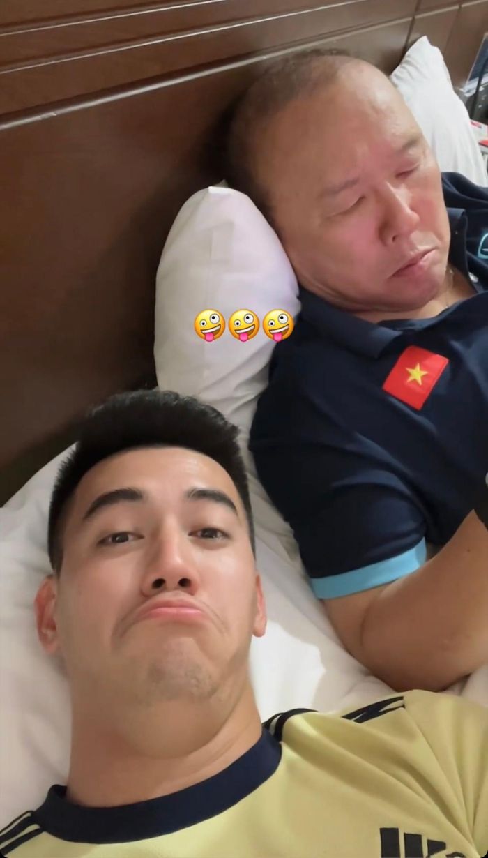 Tiến Linh hết bĩu môi...