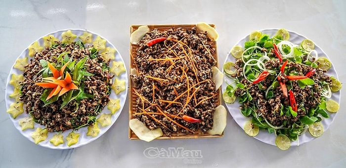 Gỏi nhộng ong trộn rau má vườn - món ngon tinh túy, đậm đà của xứ rừng U Minh.