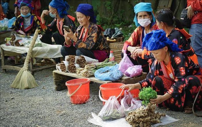 Nông sản bày bán tại chợ phiên Xá Nhè.
