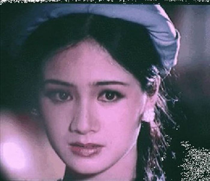 Nữ diễn viên được mệnh danh "Lá ngọc cành vàng" bởi vai diễn và vẻ ngoài diễm lệ của chị