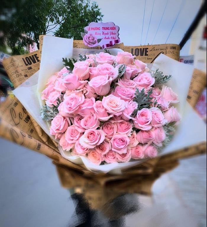 Lê Phương gửi hoa chúc mừng hôn lễ của Quý Bình và bà xã Doanh nhân.
