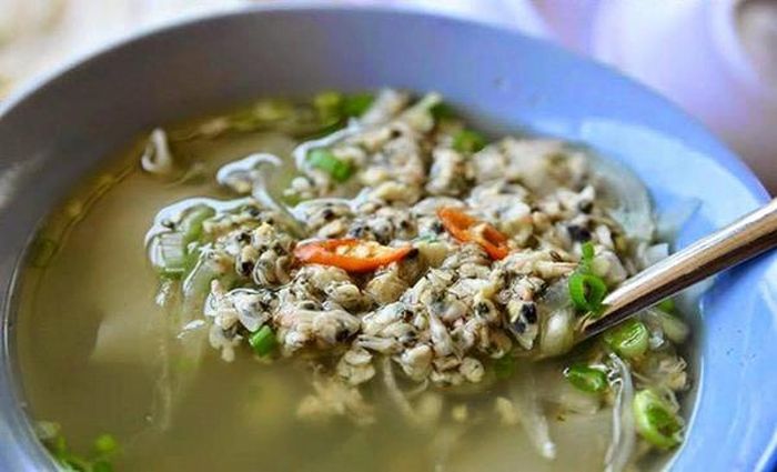 Công đoạn làm sạch don cũng nhiều vất vả.