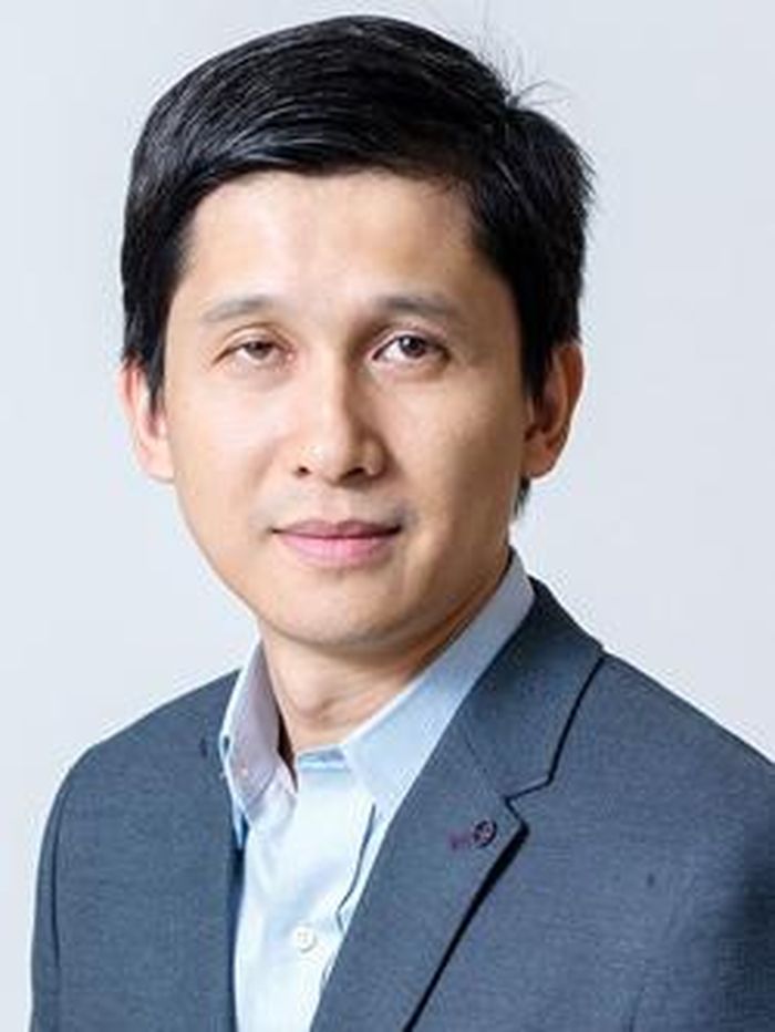 Vậy làm sao để kiểm soát? Gần đây, khoảng 2-3 công ty được Ủy ban Chứng khoán Nhà nước và NH Nhà nước cấp phép cho đánh giá tín dụng, xếp hạng tín nhiệm. Tôi cho rằng ở điều kiện tối thiểu khi DN phát hành trái phiếu cần có đánh giá tín dụng. Thậm chí bắt buộc tất cả DN phát hành trái phiếu đều phải đánh giá cơ chế tín dụng từ những tổ chức được cấp phép.
