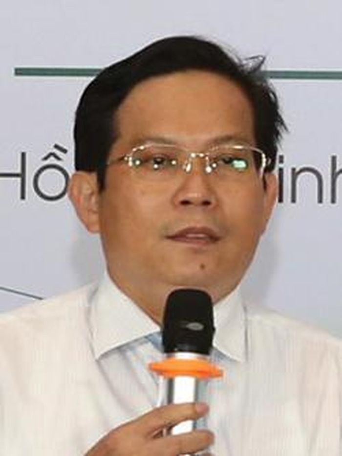 Thứ nhất, cần xử lý rốt ráo những vụ việc xảy ra trong thời gian qua nhằm tạo niềm tin cho thị trường, trái chủ và những người có liên quan. Thứ hai, củng cố hành lang pháp lý chặt chẽ hơn. Thứ 3, cần nâng cao chất lượng nhà đầu tư. Thứ 4, tăng cường quản lý thị trường thứ cấp. Thứ 5, tăng cường hoạt động giám sát của cơ quan chức năng. Thứ 6, quy định rõ tỉ lệ vốn vay/vốn sở hữu. Thứ 7, phát triển thị trường dịch vụ đánh giá tín nhiệm giúp trái chủ đánh giá được rủi ro khi quyết định đầu tư. Thứ 8, quy định chặt chẽ hơn về thị trường OTC. Thứ 9, tăng cường hậu kiểm việc sử dụng nguồn vốn bảo đảm đúng mục đích.
