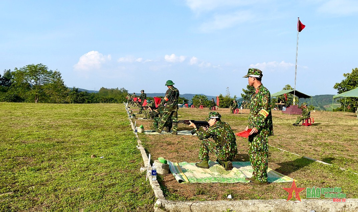 Các lực lượng tham gia kiểm tra bắn đạn thật.