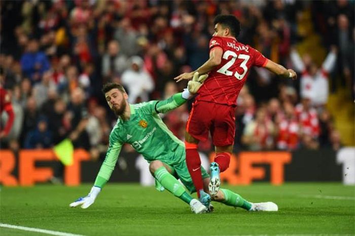 Diaz với bàn thắng mở tỷ số vào lưới Man United