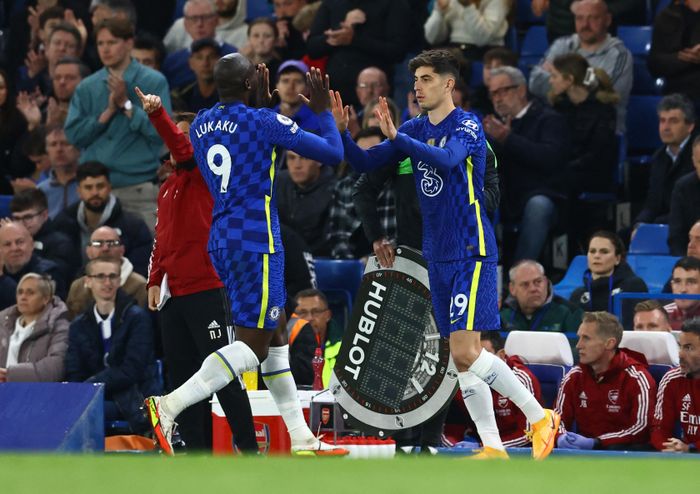  Bàn thua thứ 3 khiến HLV Tuchel hết kiên nhẫn. Ông buộc phải rút Romelu Lukaku, cầu thủ chơi vật vờ từ đầu trận, ra nghỉ để nhường chỗ cho Kai Havertz. 