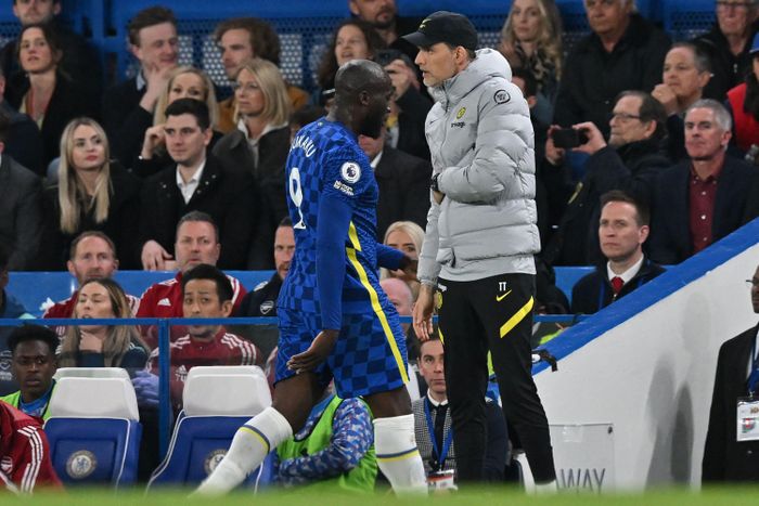 Lukaku bị cổ động viên Chelsea la ó khi rời sân ở phút 60 trận đấu với Arsenal rạng sáng 21/4 (giờ Hà Nội). Ảnh: Reuters.