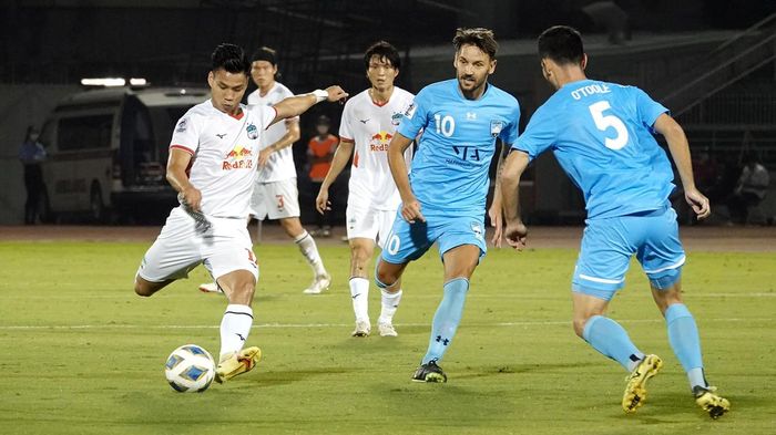Cả 2 bàn thắng của HAGL ở AFC Champions League 2022 đều có công trực tiếp của các hậu vệ. Ảnh: VFF
