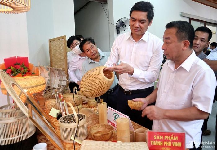Năm 2021, đèn lồng treo mây tre đan của Công ty TNHH Đức Phong là sản phẩm tiềm năng 5 sao. Ảnh: Thanh Phúc