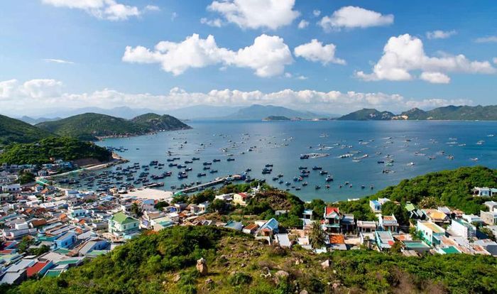 Chính quyền TP Cam Ranh đề nghị chấm dứt hoạt động du lịch tại đảo Bình Ba và Bình Hưng.
