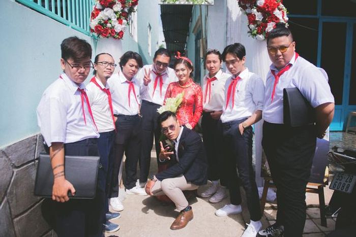 Hiện chưa rõ nhóm bê tráp chỉ muốn đùa vui rồi sau đó sẽ cất bánh lại chỗ cũ hay không nhưng đoạn clip vẫn đang nhận về nhiều ý kiến trái chiều của cư dân mạng.