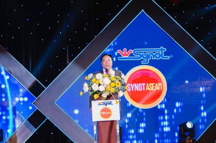 Doanh nhân, Nhà báo Nguyễn Như Ý đóng góp vào quỹ Da cam miền Trung 100 triệu đồng