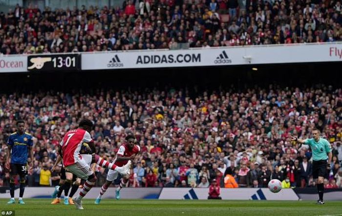 Cầu thủ Arsenal đã khiến Man Utd thủng lưới 2 bàn chỉ trong 30 phút đầu tiên.