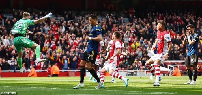 Nhưng đó chỉ là điểm sáng hiếm hoi của Man Utd trong trận này. Sau đó họ bỏ lỡ cơ hội quân bình tỷ số trên chấm phạt đền và nhận thêm bàn thua thứ 3.