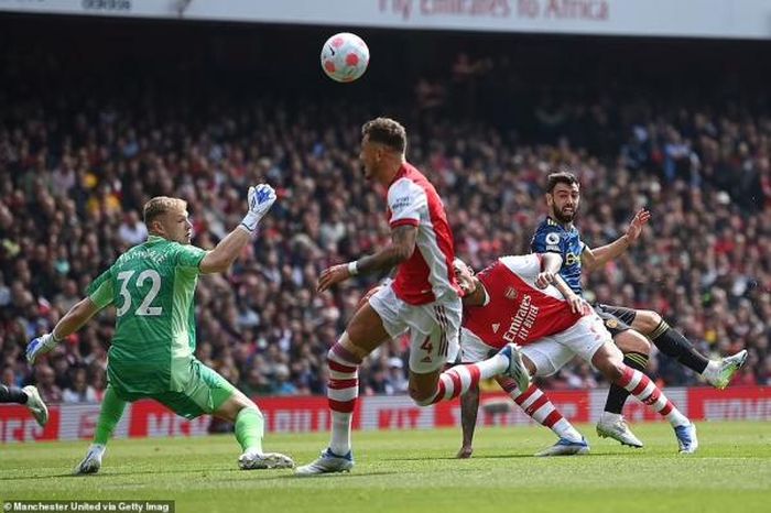 Tuy nhiên trong khi Arsenal thăng hoa thì Man Utd lại có phong độ khá phập phù.