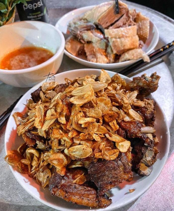 Hành, tỏi phi giúp món ăn bắt vị hơn. (Ảnh: tasty darling)