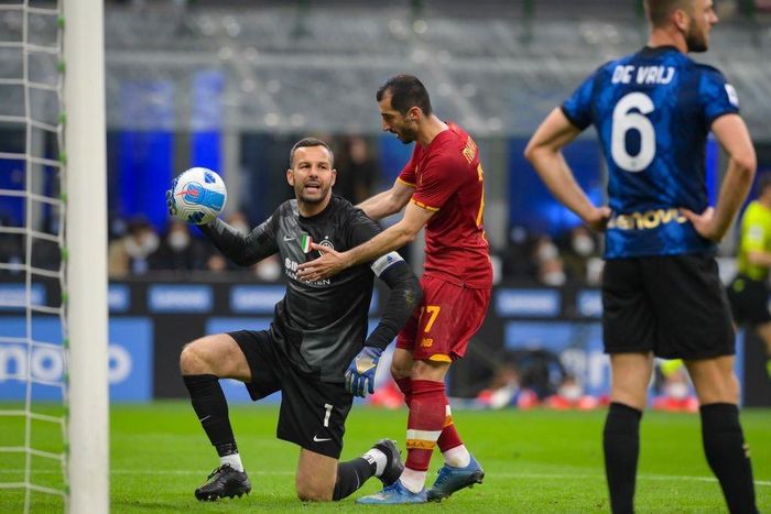 Những gì Roma làm được trên sân khách chỉ là bàn danh dự được ghi bởi Henrikh Mkhitaryan ở phút 84.