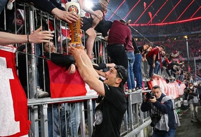 Trận đấu này, có 75.000 người hâm mộ 2 đội bóng đến sân Allianz cổ vũ. (Nguồn: FcBayern)