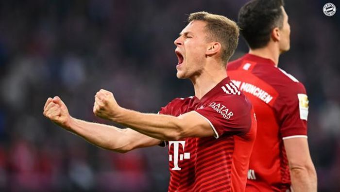Khi tiếng còi kết thúc vang lên cũng là lúc Bayern ăn mừng chức vô địch. (Nguồn: FcBayern)