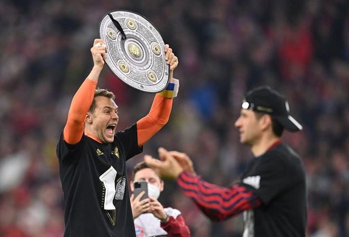 Manuel Neuer và Thomas Mueller là 2 trụ cột của Bayern có mặt ở 10 chức vô địch liên tiếp. (Nguồn: FcBayern)