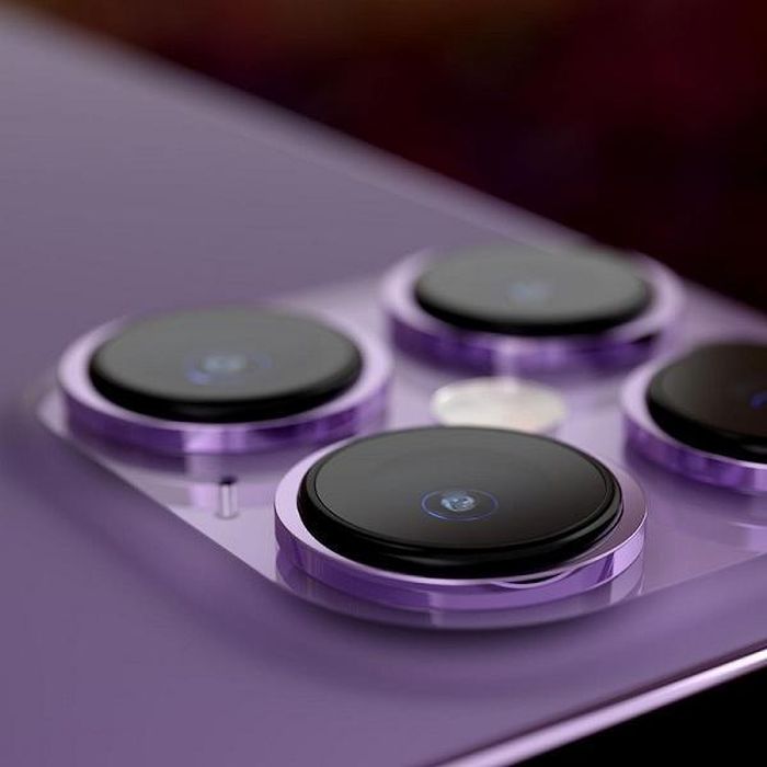 Các tin đồn trước đó cho biết iPhone thế hệ mới sẽ có bốn phiên bản, trong đó iPhone 14 và 14 Pro dùng màn hình 6,1 inch, còn iPhone 14 Max và 14 Pro Max là 6,7 inch.