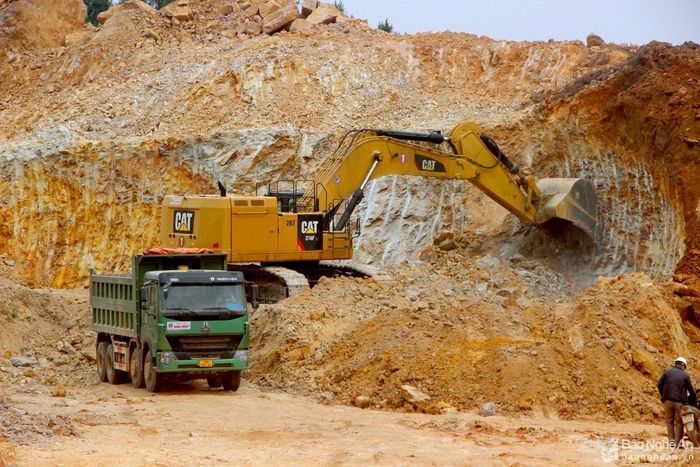 Thi công hầm Thần Vũ đoạn qua xã Diễn Phú, huyện Diễn Châu. Ảnh: Q.A