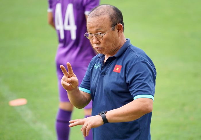  Đây là giai đoạn quan trọng trong quá trình chuẩn bị của U23 Việt Nam trước SEA Games 31. HLV Park mời cánh báo chí rời sân tập đúng giờ để giữ sự tập trung cho học trò. Trong ngày 27/4, đội sẽ có sự bổ sung của các cựu binh Nguyễn Hữu Thắng, Trần Danh Trung, Cao Trần Hoàng Hùng và tân binh Khuất Văn Khang (đều từ CLB Viettel). 