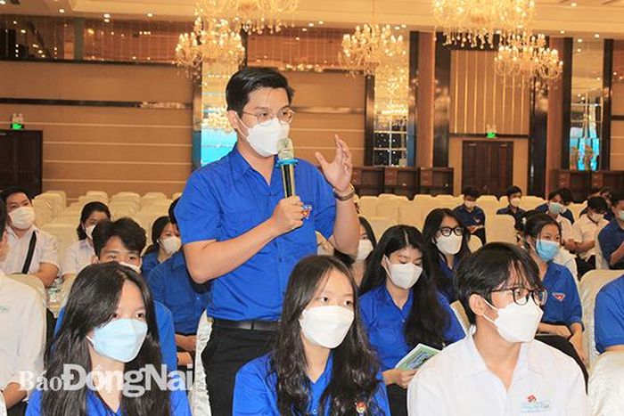Đoàn viên thanh niên trên địa bàn tỉnh trao đổi tại buổi đối thoại