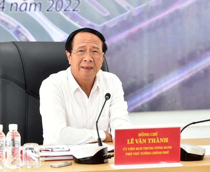 Phó Thủ tướng nhấn mạnh, công trình này không thể du di mọi việc được. "Chúng ta thấy yêu cầu rất cao, tuyệt đối không được để nhỡ" - Ảnh: VGP/Đức Tuân