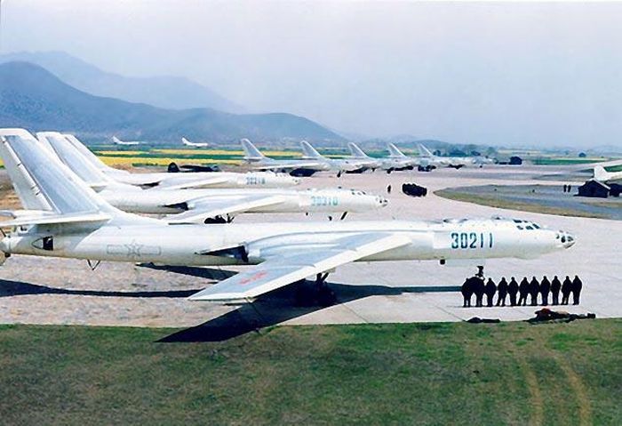 Với những gì diễn ra, oanh tạc cơ Tu-16 thậm chí có thể phục vụ tới 100 năm thông qua biến thể H-6 do Trung Quốc chế tạo.
