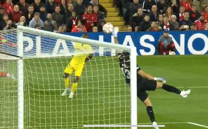 Bàn mở tỷ số khá 'son' của Liverpool