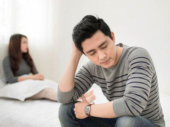 Tôi rất yêu vợ nên mỗi khi nghĩ đến chuyện cô ấy sống cùng tôi mà tâm hồn hướng về người kia, tôi rất đau lòng (ảnh minh họa)