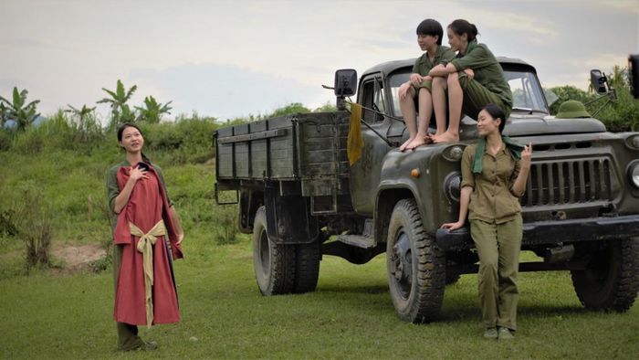 Cảnh trong phim “Bình minh đỏ”