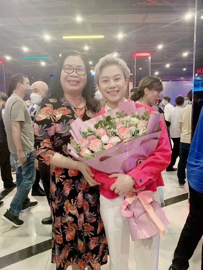 PGS-TS Lê Thị Bích Hồng – tác giả bài viết - và sinh viên Phạm Bảo Hân – Lớp diễn viên kịch-điện ảnh K38 Trường Đại học Sân khấu - Điện ảnh Hà Nội