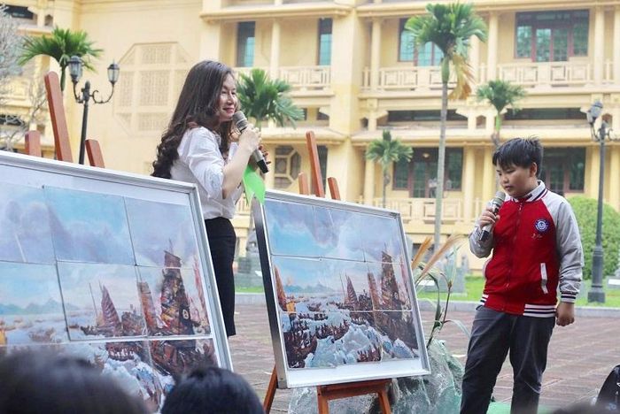 Học sinh Trường THCS Chu Văn An (Tây Hồ, Hà Nội) ghép tranh và thuyết trình về trận chiến năm 938 do Ngô Quyền lãnh đạo tại Bảo tàng Lịch sử Việt Nam.
