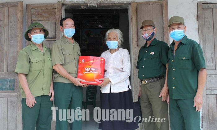 Các CCB chống Mỹ huyện Yên Sơn đồng hành và sẻ chia cùng xoa dịu nỗi đau da cam với đồng đội, gia đình đồng đội.