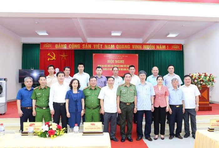 Thứ trưởmg Trần Quốc Tỏ và các đại biểu tại Hội nghị.