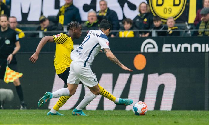 Trận này đánh dấu lần đầu tài năng trẻ Jamie Bynoe-Gittens đá chính cho Dortmund. Trong những phút có mặt trên sân Bynoe-Gittens gây ấn tượng mạnh. Cầu thủ 17 tuổi có 6 pha qua người thành công, 10 lần thắng tranh chấp tay đôi và có 2 lần thu hồi bóng.