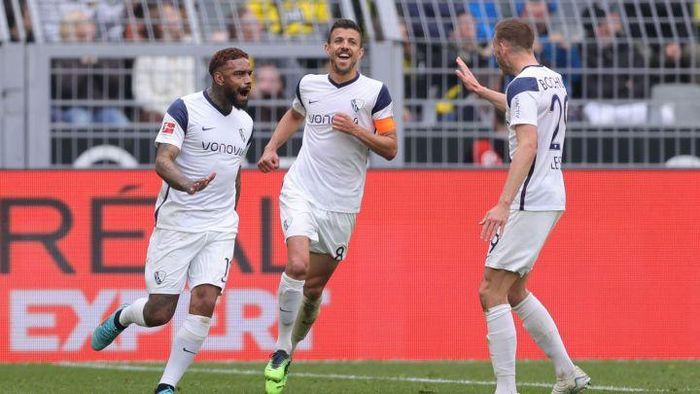 Thua trận này, vị trí của Dortmund trên bảng xếp hạng Bundesliga không có nhiều thay đổi. Họ vẫn xây chắc vị ngôi vị thứ 2 sau Bayern Munich.
