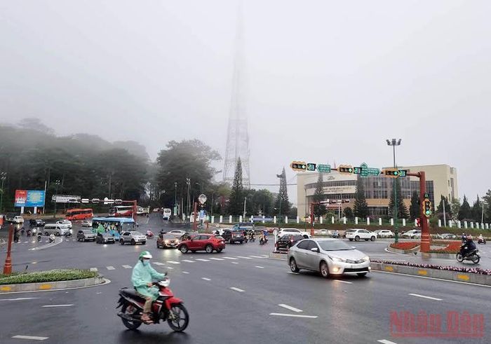 Giao lộ vào trung tâm Đà Lạt thông thoáng trong chiều 30/4.