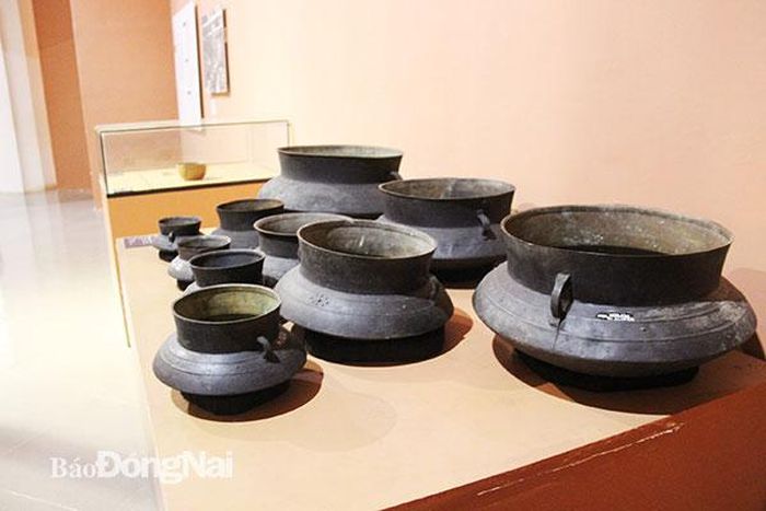 Bộ nồi đồng dùng trong các lễ hội của người Ê Đê