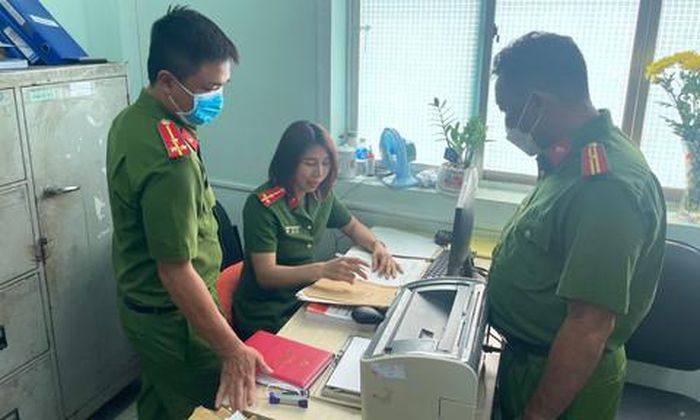 Tổ truy nã CAQ5 họp lên phương án truy bắt đối tượng