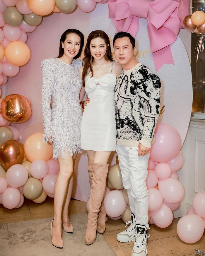 Trên On, Chân Tử Đan cho biết không ngăn cấm con gia nhập giới nghệ thuật trong tương lai. "Chúng tôi không ngăn cản nếu con bé muốn. Duy chỉ có điều kiện Tế Như phải làm nghệ thuật thật nghiêm túc, không để gia đình mất mặt", tài tử Diệp Vấn chia sẻ.